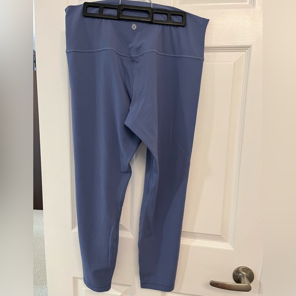 Lulu aligns - Picture 2 of 2